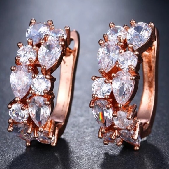 NEW!💙💎ROSE💗GOLDEN💛WHITE CZ HOOP!💎💙SO PRETTY! - Picture 4 of 8